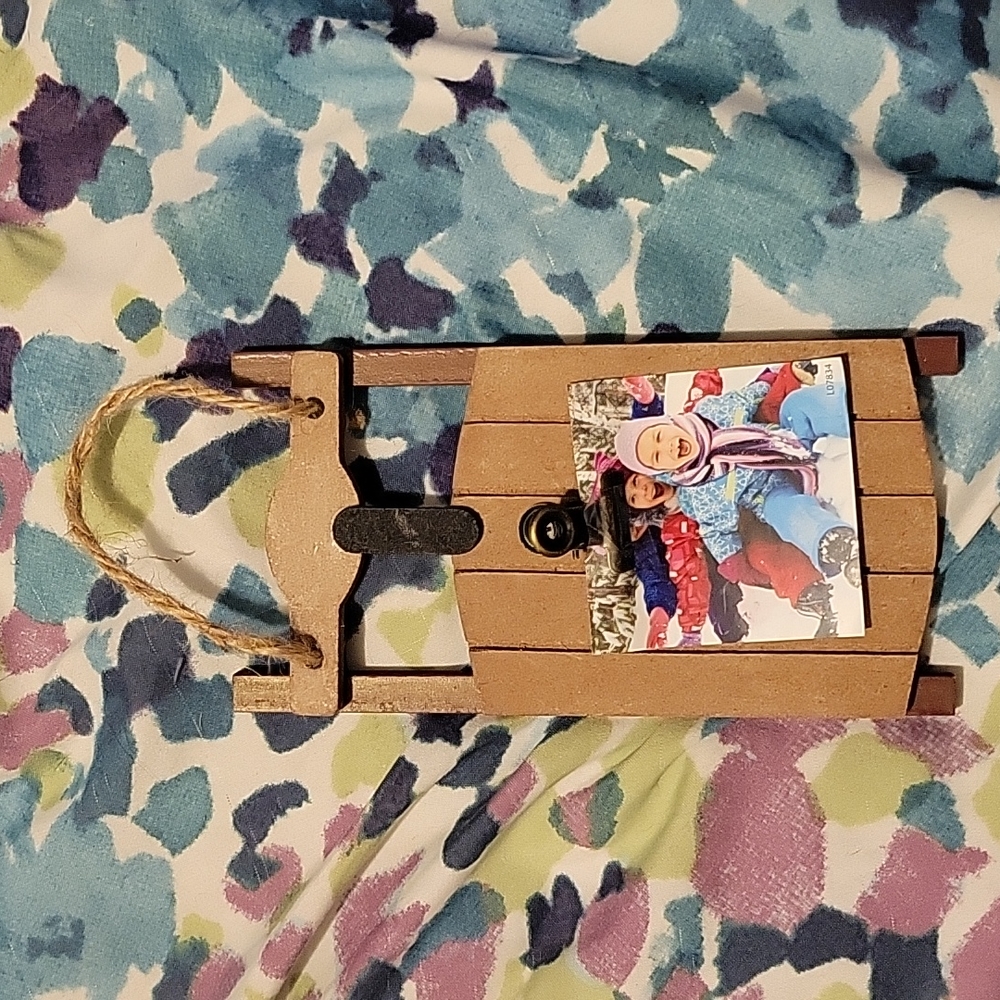 Adorable leigh ornament/picture frame